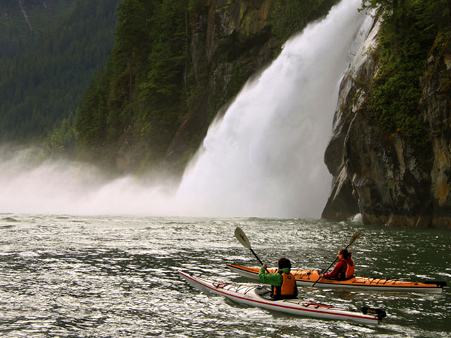 kayak tours canada