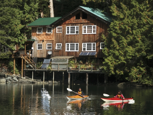 Kayak Lodge Getaway